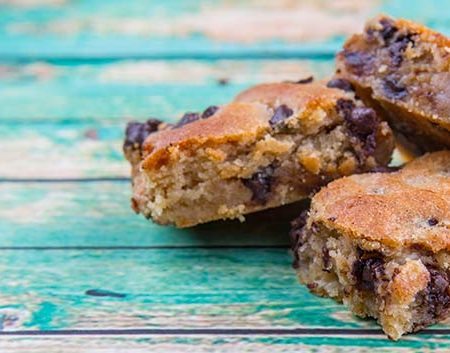 chocolate chip blondies