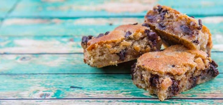 Pistachio Chocolate Chip Blondies