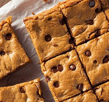 peanut butter blondies. This Peanut Butter Blondies recipe is sweet and delicious. Enjoy a chocolate chip dessert recipe that is a great alternative to cookies. This is a fabulous bar recipe.