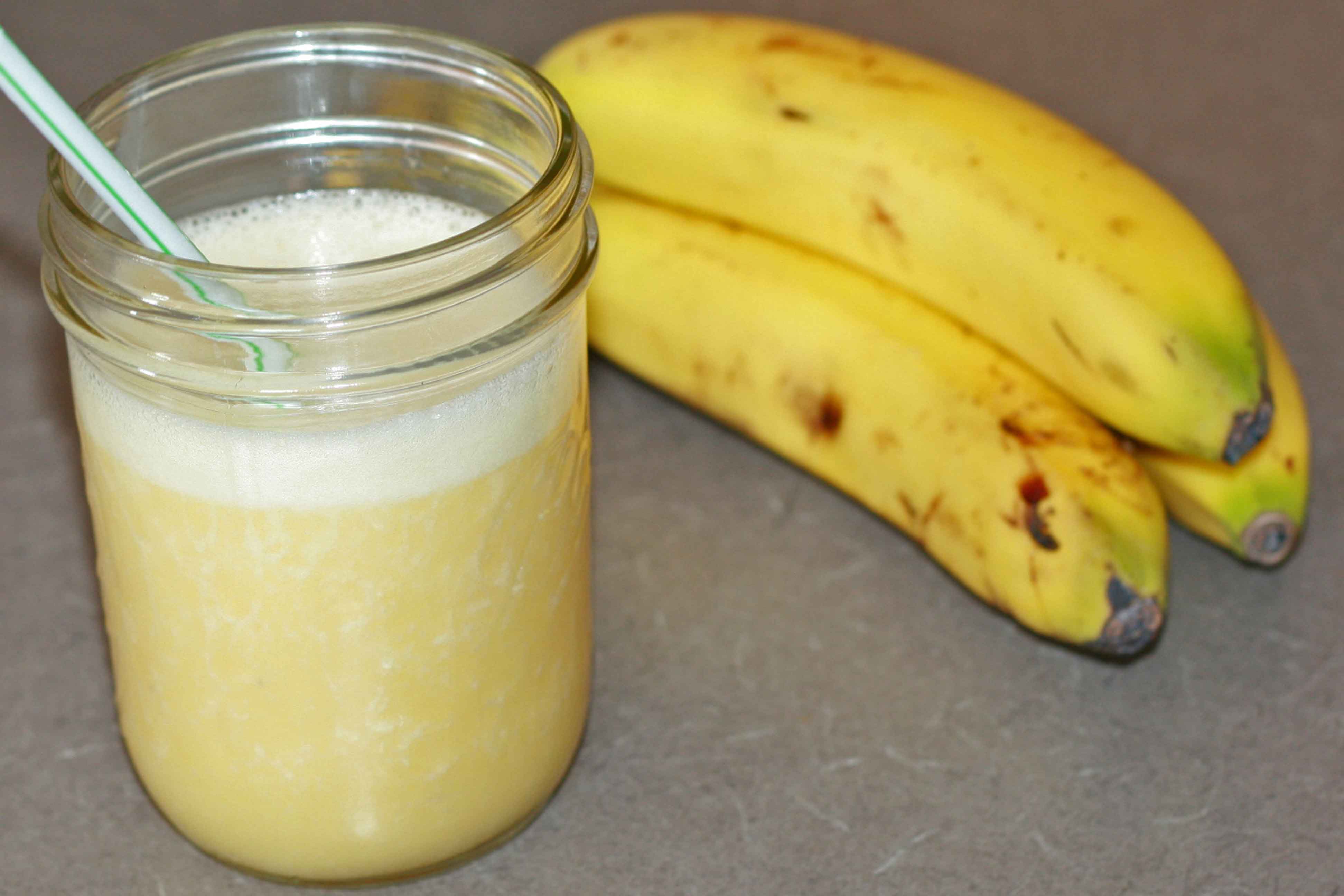 Simple banana smoothie all she cooks