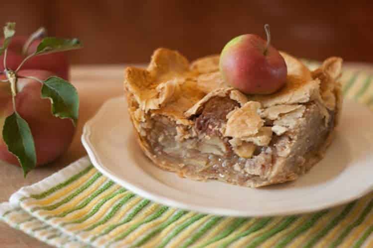 Easy Apple Pie Recipe (Just like Grandma Made!) - Little Spoon Farm