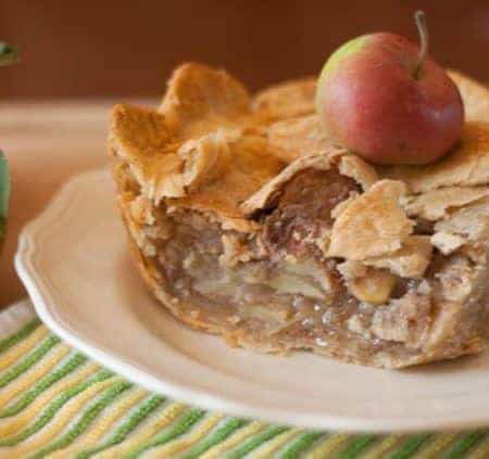 Easy Apple Pie Recipe makes this comfort food fall favorite a breeze to make when company is coming over. No hassle apple pie recipe is perfect for the new baker.