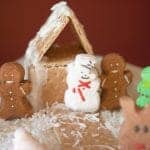 Permalink to: White Chocolate Gingerbread Houses White Chocolate Gingerbread Houses #gingerbread #chocolate #holidaytreats #christmas