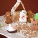 White Chocolate Gingerbread Houses #gingerbread #chocolate #holidaytreats #christmas