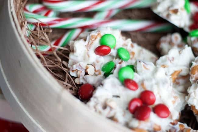 Holiday Chocolate Pretzel Bites #holidaytreat #chocolatepretzels #chocolate