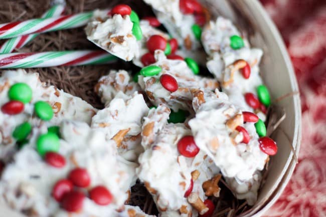 Holiday Chocolate Pretzel Bites #holidaytreat #chocolatepretzels #chocolate