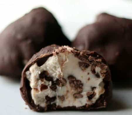 Chocolate Cheesecake Bites are so easy to make. You'll wonder why you didn't make them sooner. Easy desserts like this are a win.
