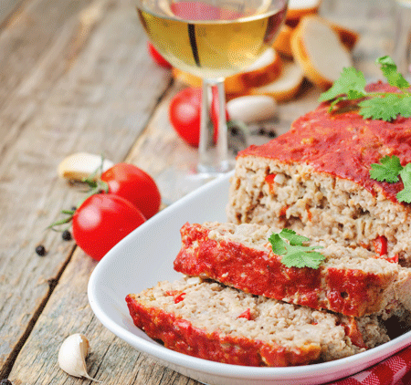 weight watchers meals. Meatloaf recipe for Weight Watchers. Enjoy dinner tonight with a lower fat meatloaf recipe your family will love. Weight Watchers recipes are a great way to cut calories and keep on track with your healthy diet.