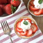 mini strawberry yogurt pie