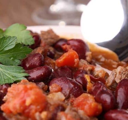 Weight Watchers Chili Recipe is a healthy chili recipe that is an easy dinner recipe and a nice slow cooker meal. Put this in the crock pot for an easy dinner solution. Best chili recipe.