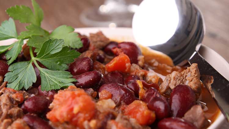 close up of weight watchers chili in a bowl