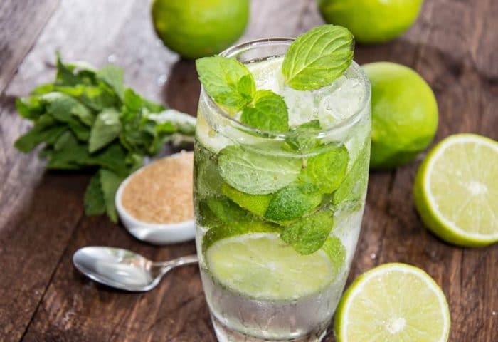 mojito with limes and mint