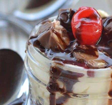 No Bake Mason Jars Recipes like this Snickers Cheesecake Parfait are easy to make and a delicious snack to serve with little prep time.
