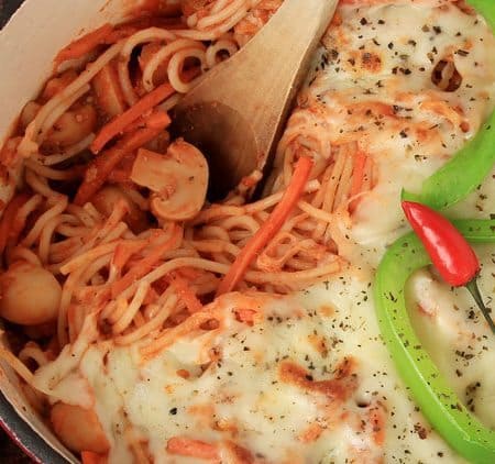 baked spaghetti recipe ground beef. Make ahead freezer meals recipes for easy weeknight cooking. Baked Spaghetti is the perfect weeknight meal or great casseroles to bring to neighbors or friends.