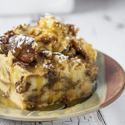 An easy and delicious bread pudding recipe for your crockpot, full of eggs, cream, cinnamon, panettone , and brandy. Don't forget the brandy!
