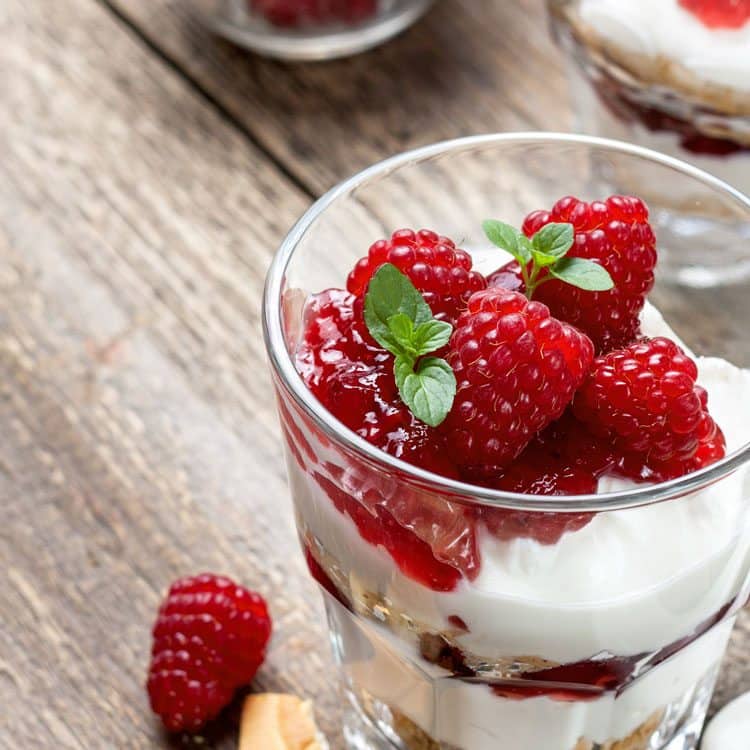 Delicious Raspberry Cheesecake Parfait desserts