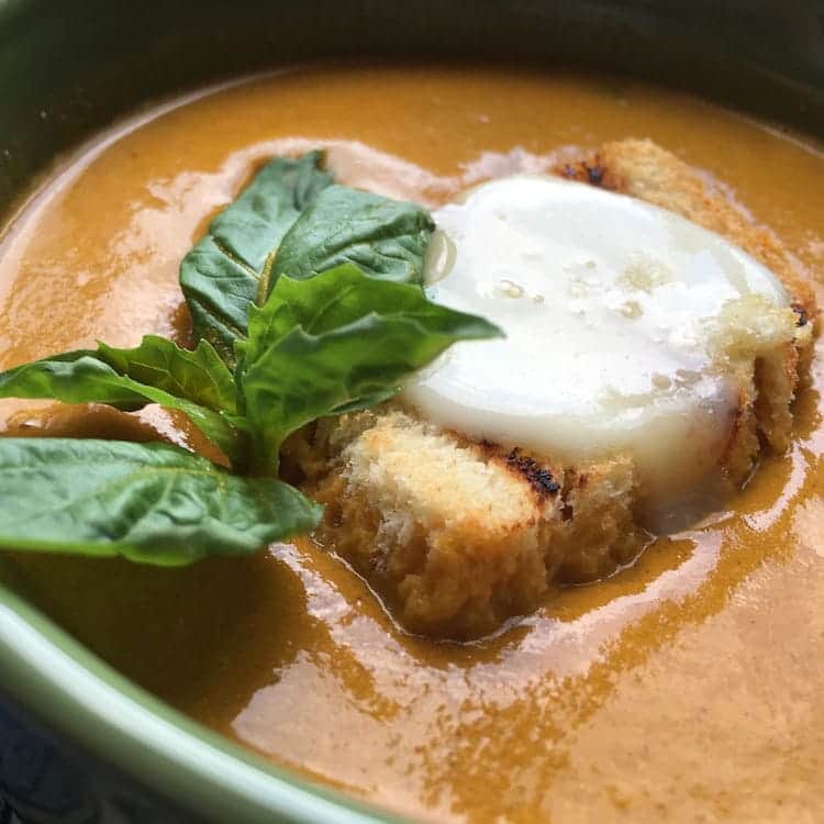 Homemade-tomato-soup-with-grilled-cheese-croutons