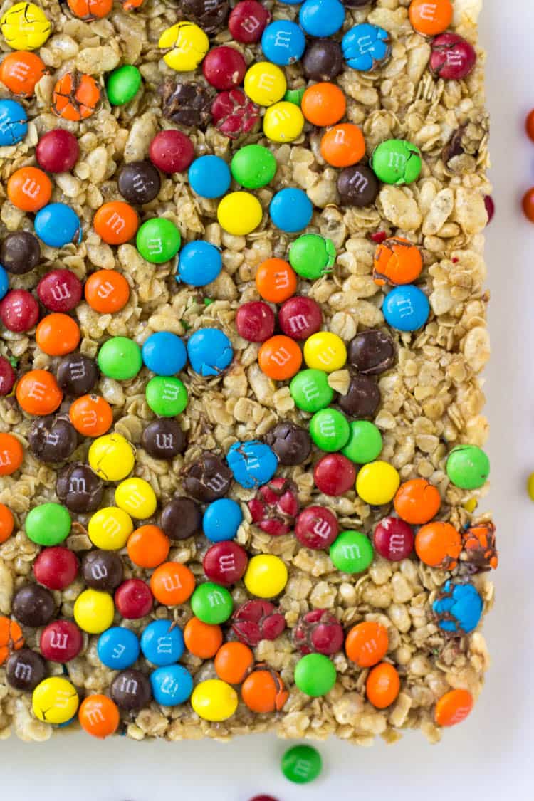 Looking for no bake snack recipes? These homemade chewy M&M granola bars are the perfect after school snack. No bake, soft & chewy, and filled with M&Ms!
