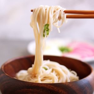 Cold Somen noodles make for a quick and easy meal during hot summer days. Customize the toppings with eggs, fish cake, cucumber, roasted seaweed, etc.