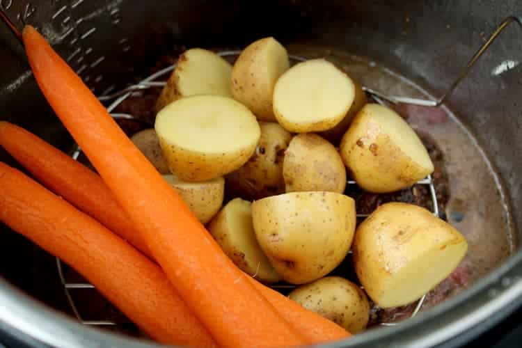 Cube steak and discount potatoes in instant pot