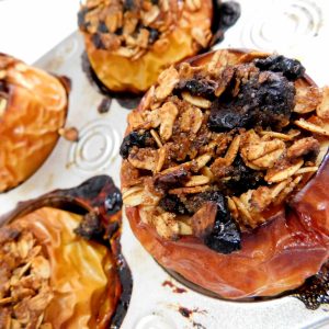 Pumpkin Spice Crumble Stuffed Baked Apples (Vegan!)