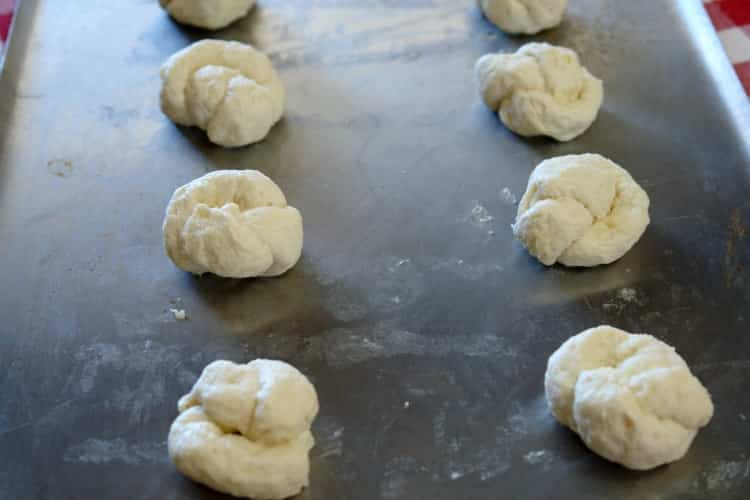 Garlic Knots- A Quick and Easy From Scratch Recipe