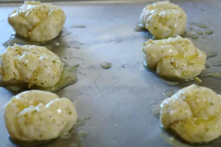 Garlic Knots- A Quick and Easy From Scratch Recipe