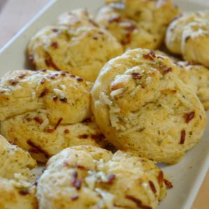 Garlic Knots- A Quick and Easy From Scratch Recipe