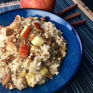 oatmeal with apples and nuts
