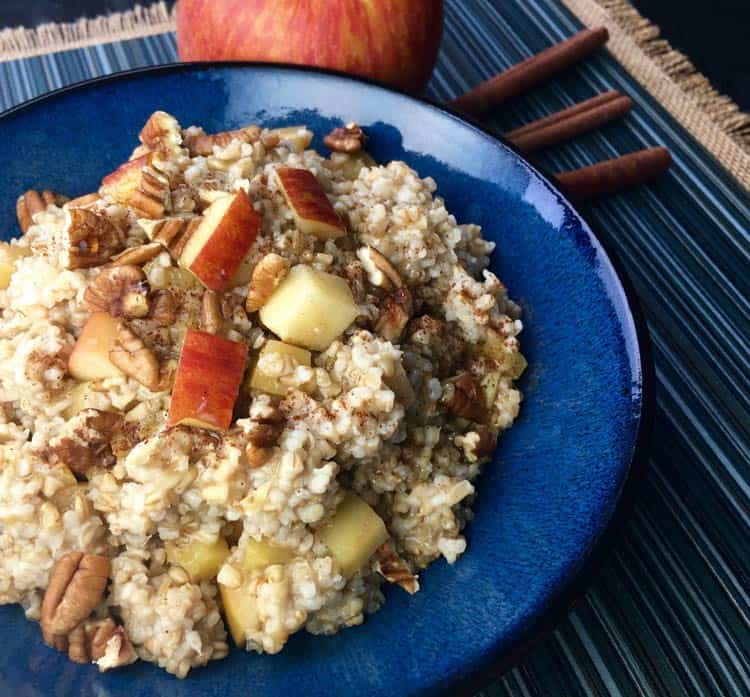 oatmeal with apples and nuts