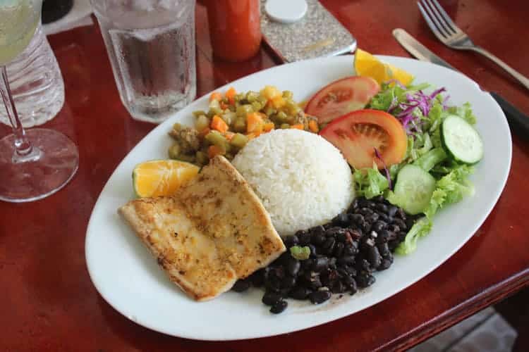 typical lunch in Quepos