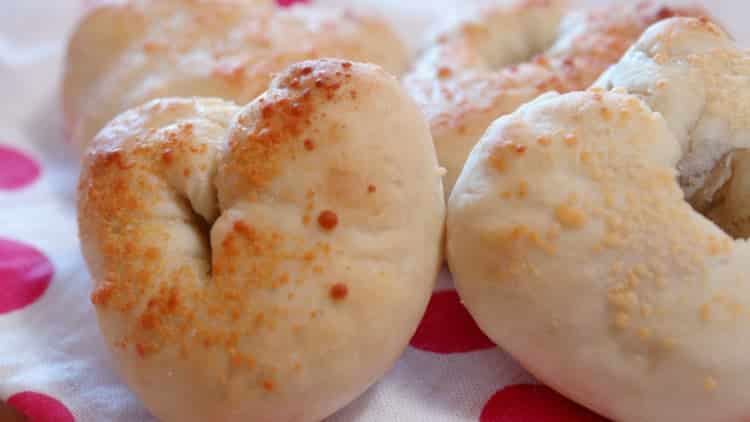 Heart Shaped Breadsticks, perfect for Valentine's Day #breadsticks #valentinesday