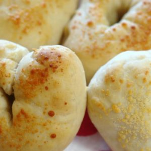 Heart Shaped Breadsticks, perfect for Valentine's Day #breadsticks #valentinesday