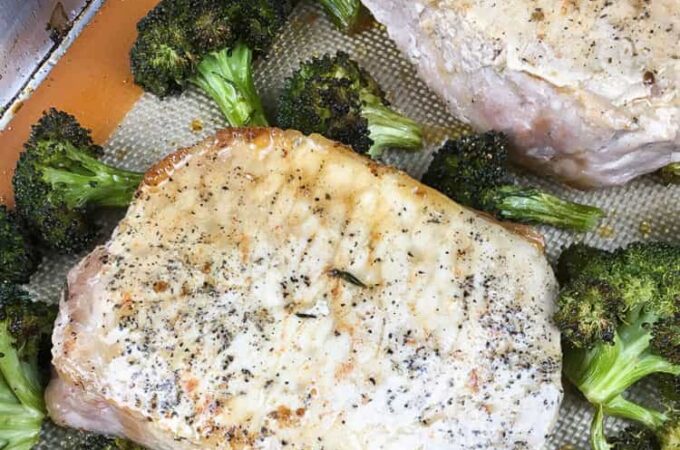 Baked Pork Chops with with Garlic and Broccoli