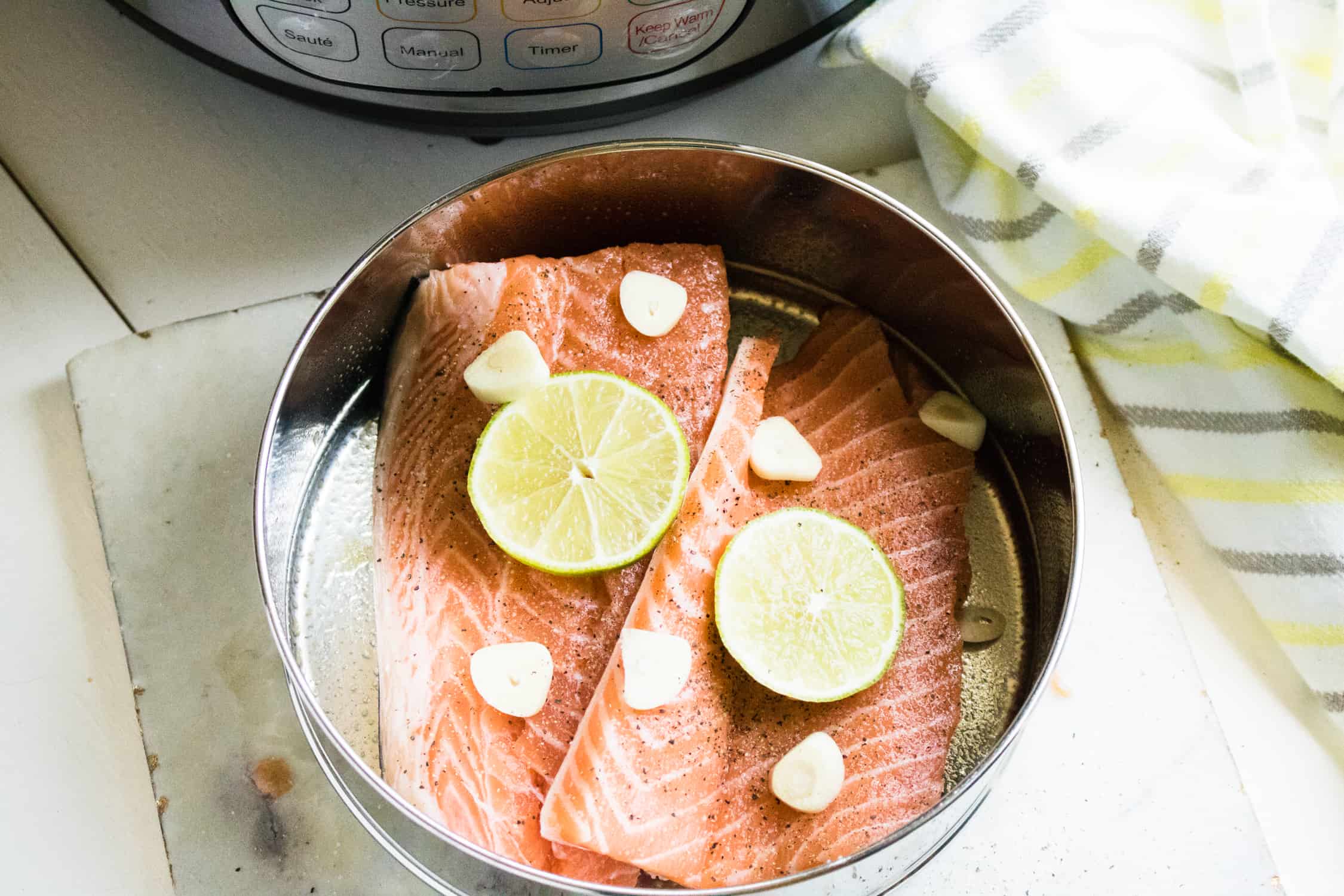 instant pot trivet with salmon, sliced lemons and garlic in it for instant pot lemon garlic salmon 