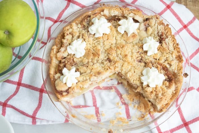 apple crumble pie in pie pan