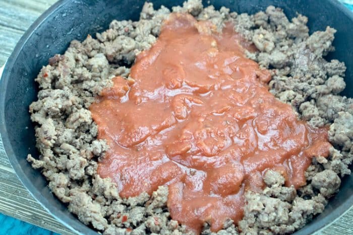 ground beef with pizza sauce in pan