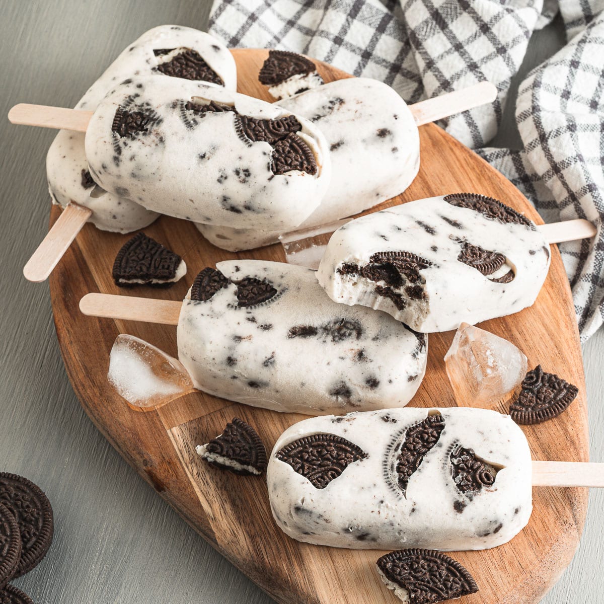 wooden tray of Oreo popsicles