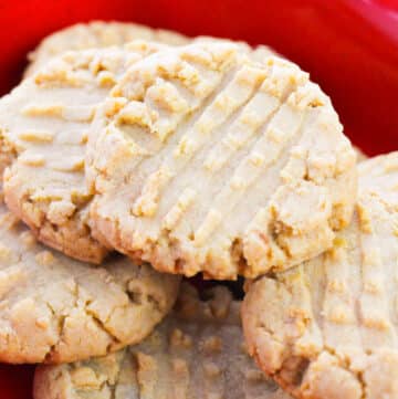 soft and chewy peanut butter cookie
