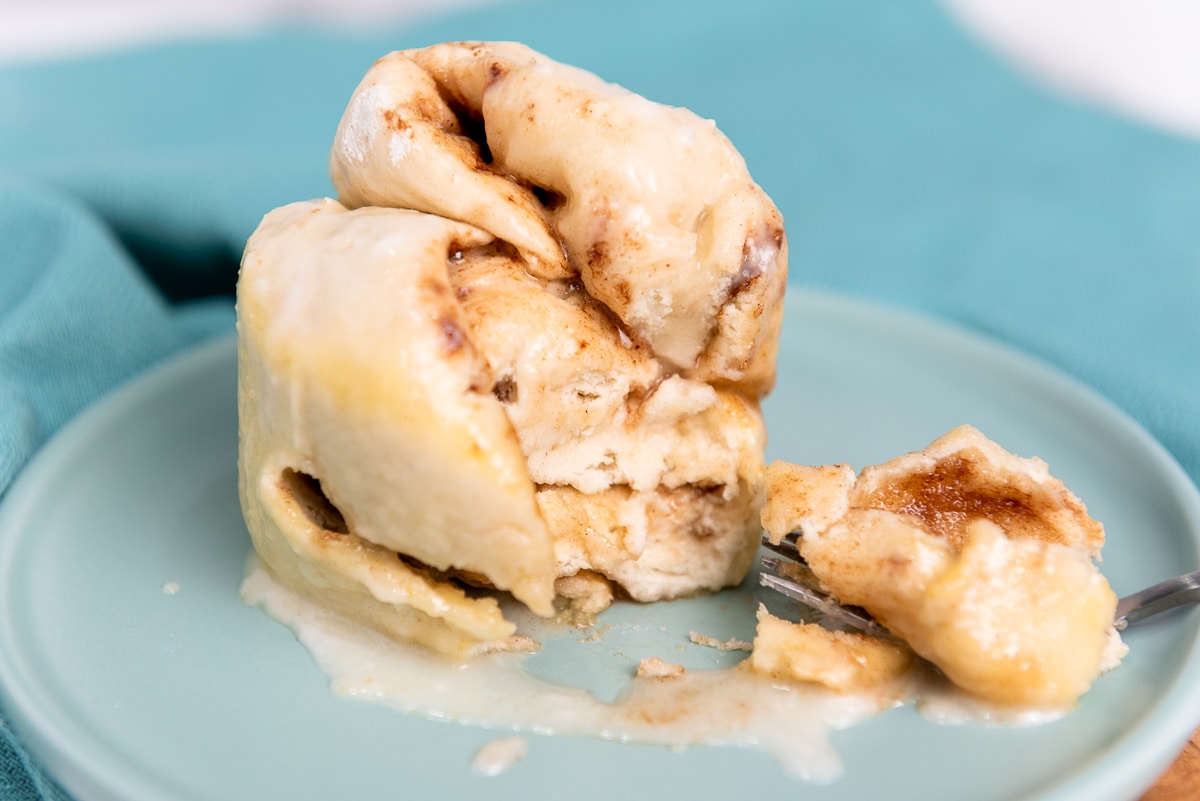 cinnamon roll mug cake