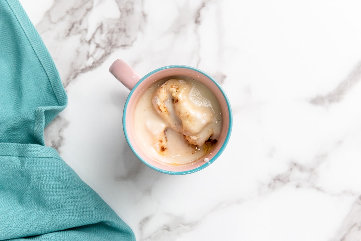 cinnamon roll mug cake